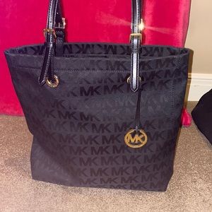 Black Michael Kors tote